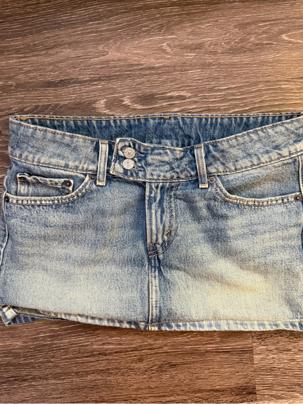 Levis super low skirt size 6
